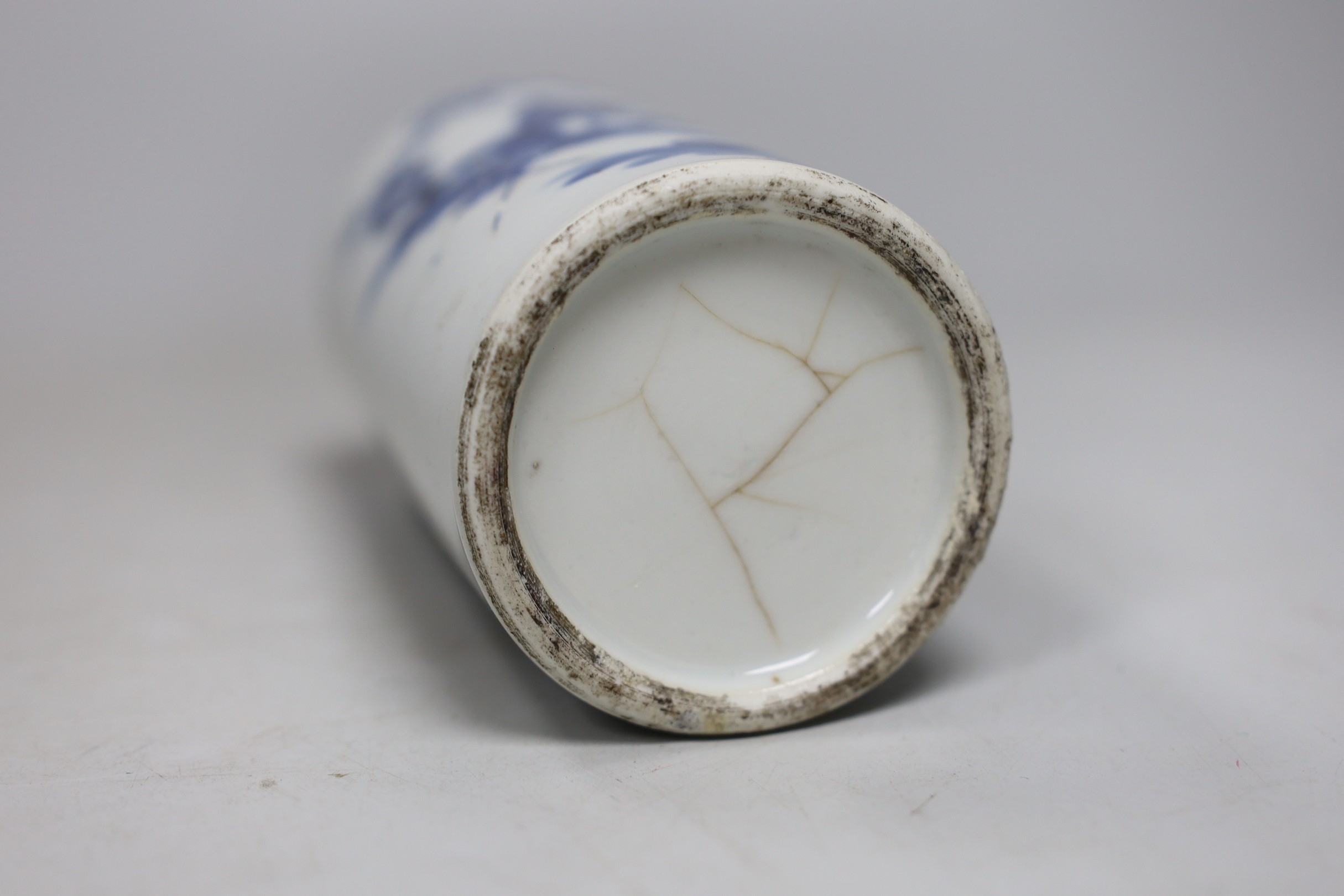 A late 19th century Chinese blue and white brushpot. 13cm tall